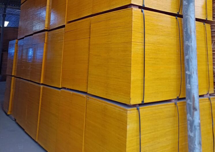 廣西建筑模板如何預(yù)防變形插圖2 通風(fēng)干燥的環(huán)境更適合存儲(chǔ)模板